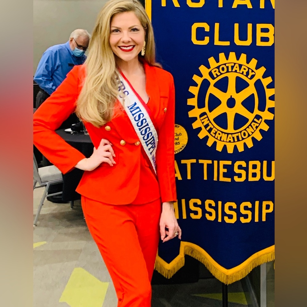 Red 2-Piece Suit with Gold Buttons SZ Medium (6)